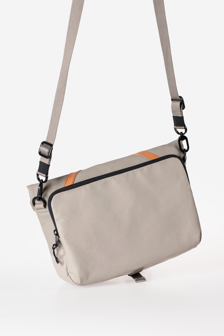 TAKAHASHI RE Umhängetasche