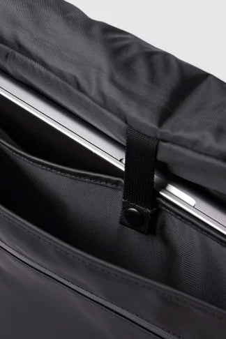 STREAM Messenger black