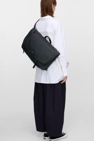 STREAM Messenger black