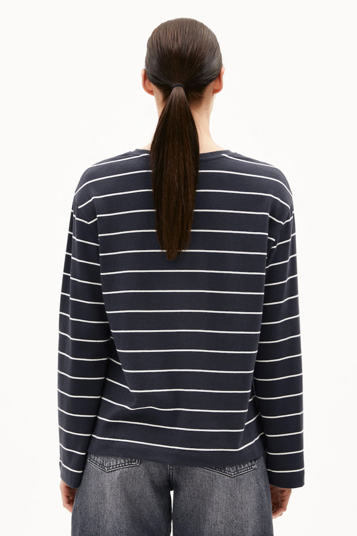 MARYNAA Fine Stripe dark steel oatmilk