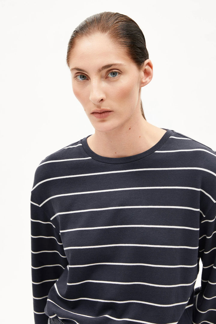 MARYNAA Fine Stripe dark steel oatmilk