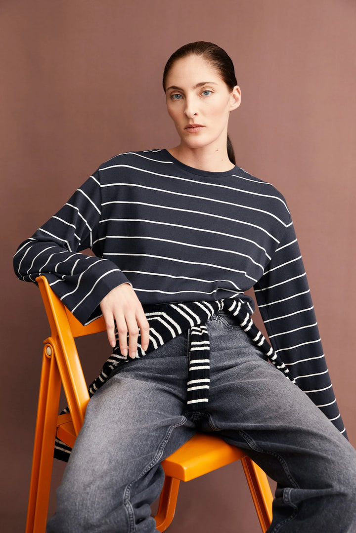 MARYNAA Fine Stripe dark steel oatmilk