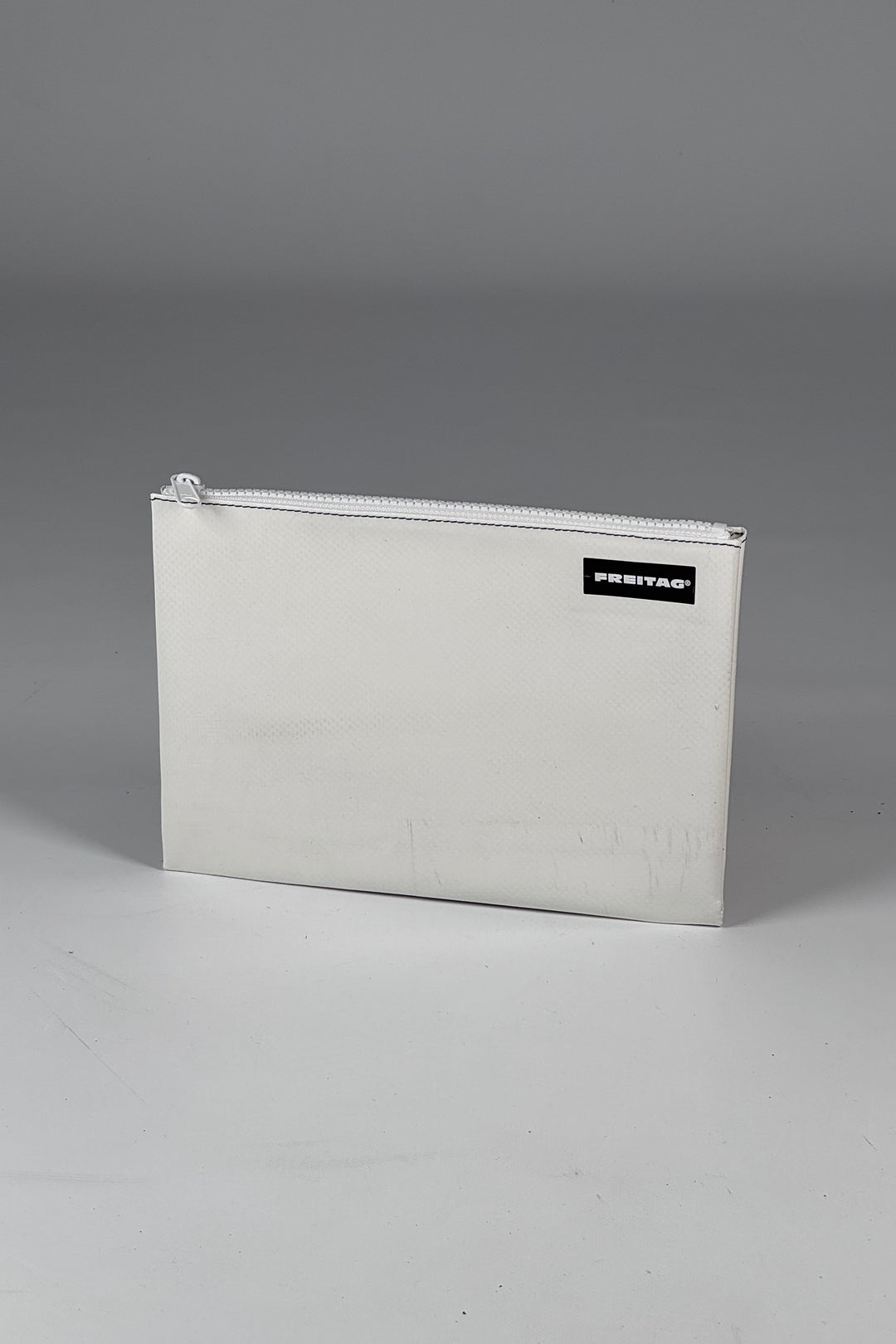CHUCK F07 Pouch M