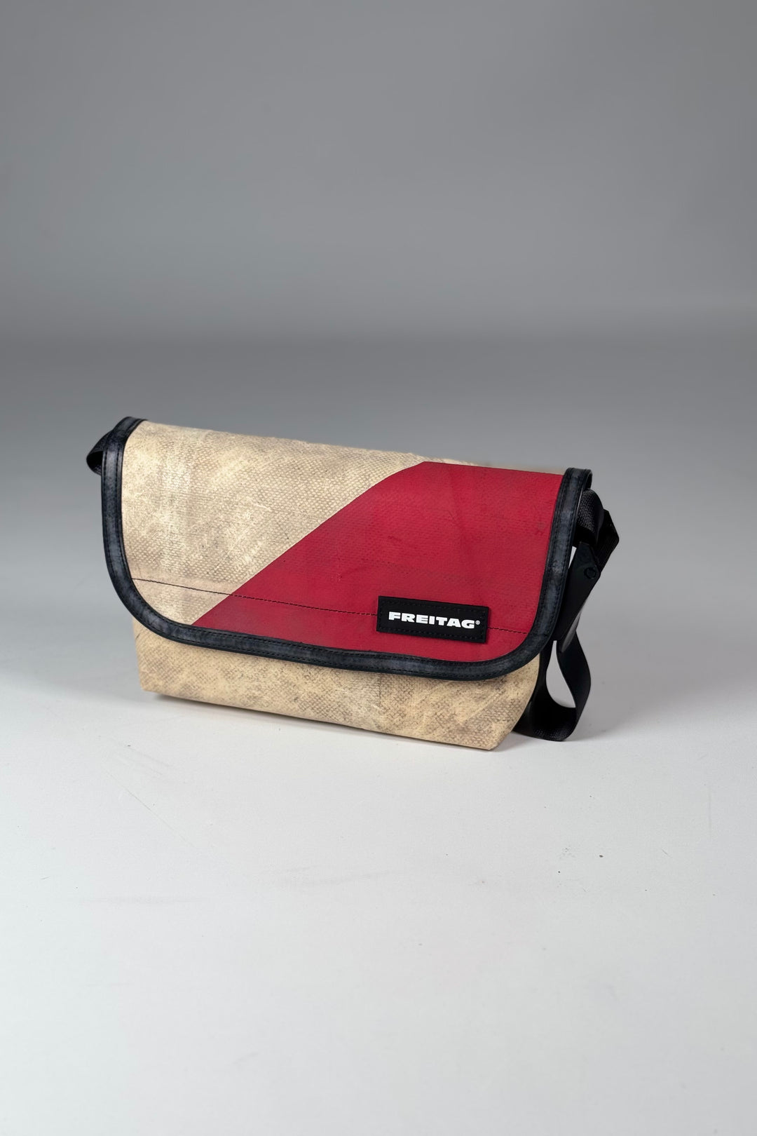 HAWAII FIVE-O F41 Messenger Bag extra small