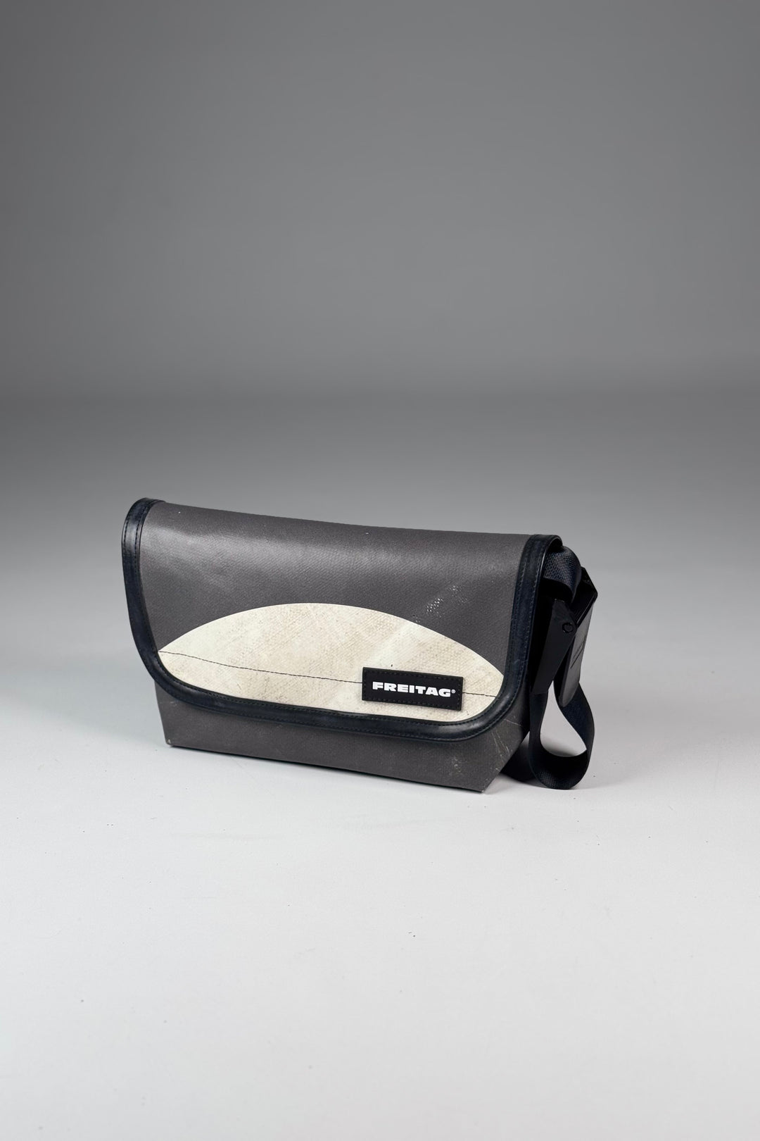 HAWAII FIVE-O F41 Messenger Bag extra small