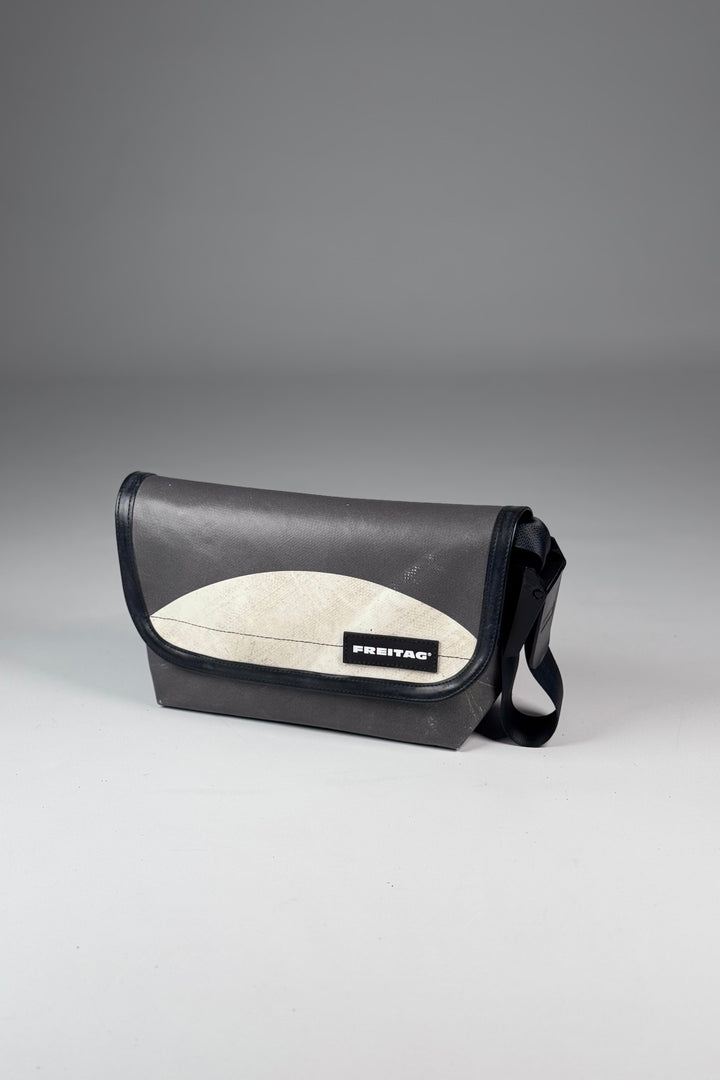 HAWAII FIVE-O F41 Messenger Bag extra small