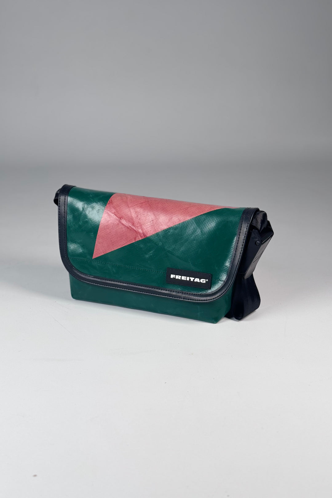 HAWAII FIVE-O F41 Messenger Bag extra small