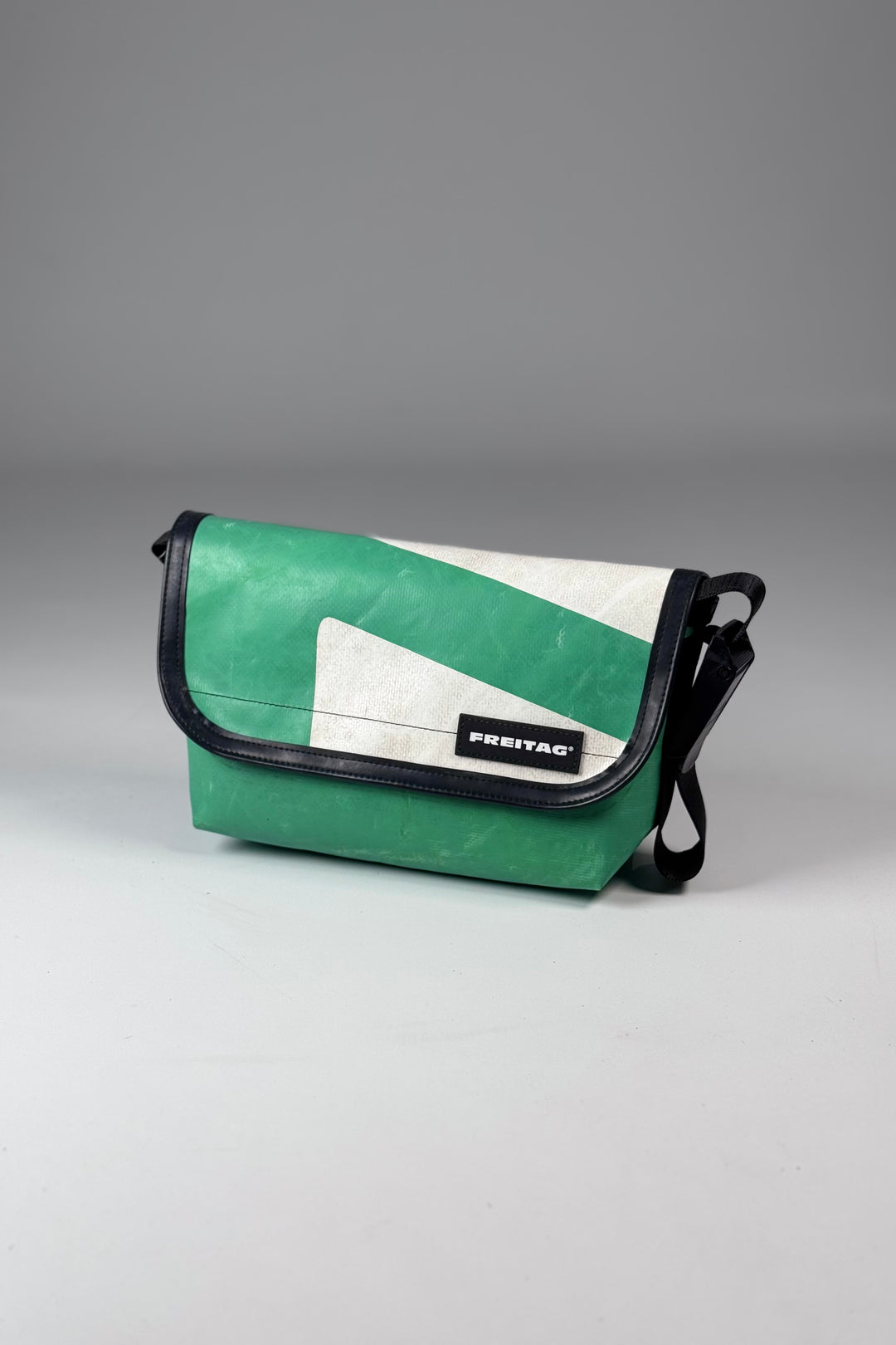 HAWAII FIVE-O F41 Messenger Bag extra small