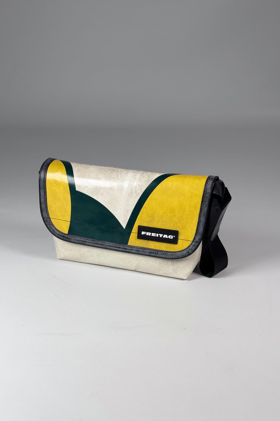 HAWAII FIVE-O F41 Messenger Bag extra small