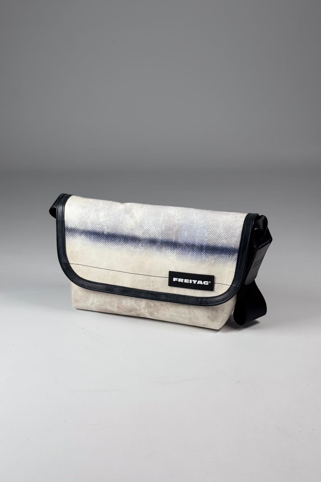 HAWAII FIVE-O F41 Messenger Bag extra small