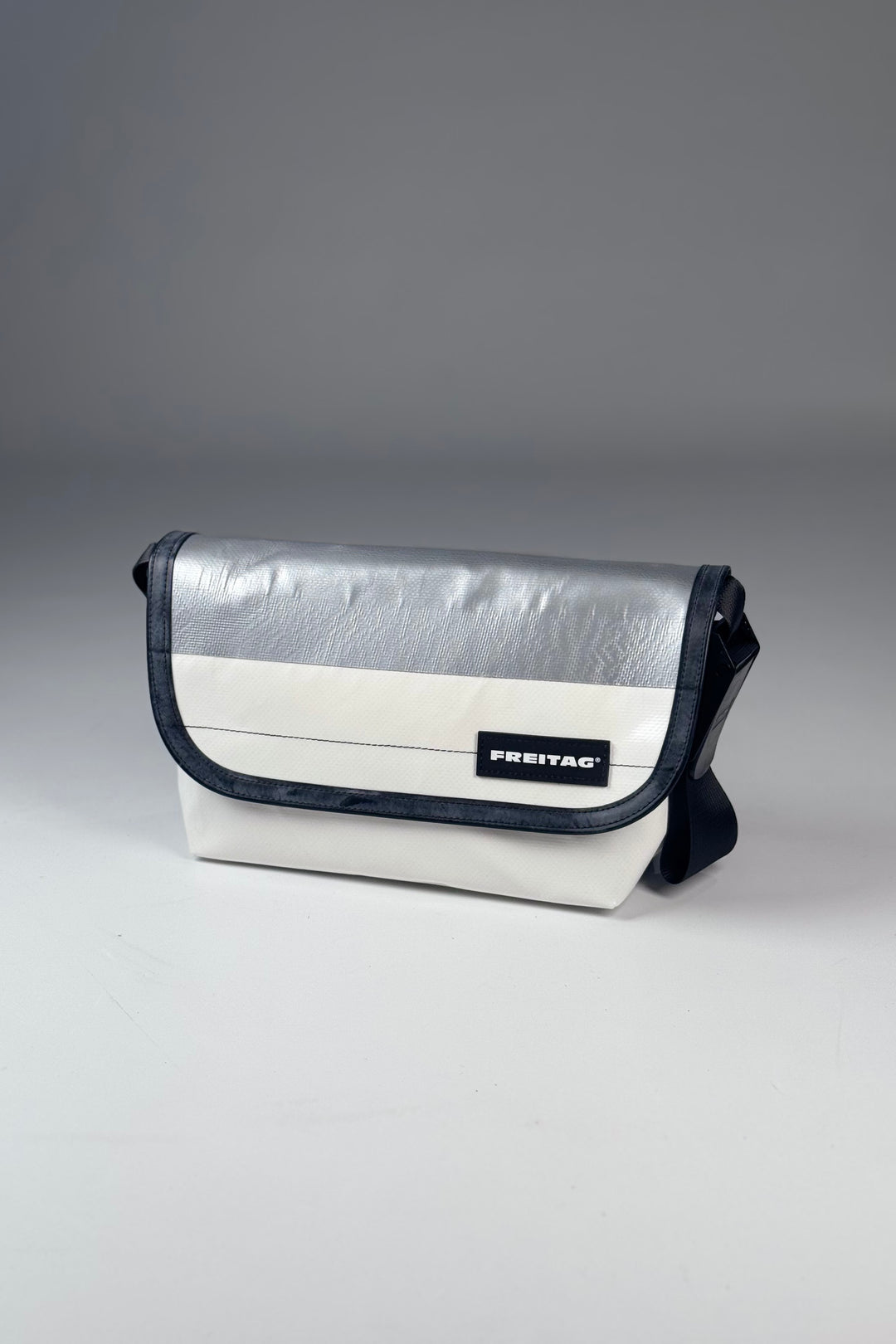 HAWAII FIVE-O F41 Messenger Bag extra small