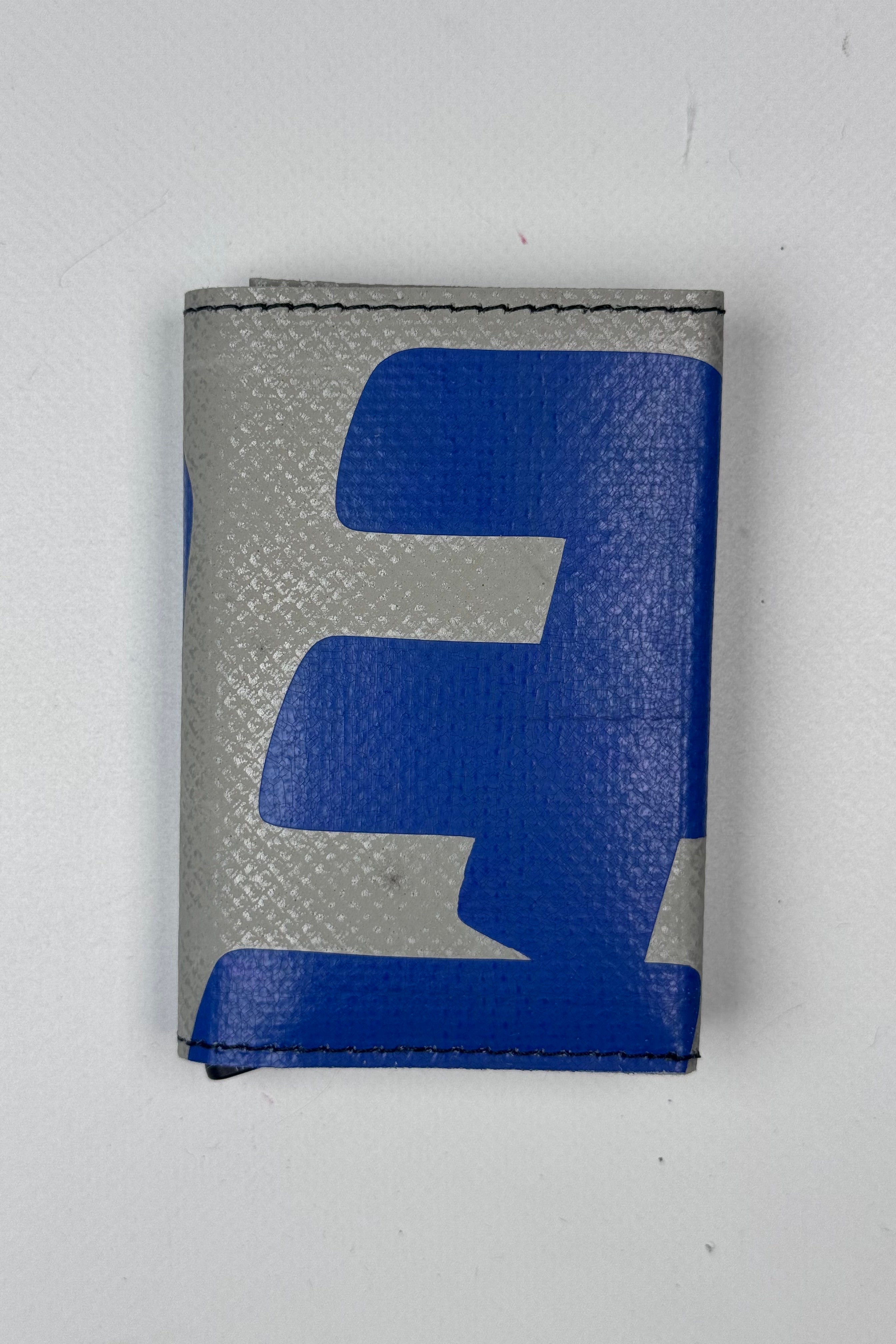 SECRID X FREITAG F705 – Kleider machen Leute.