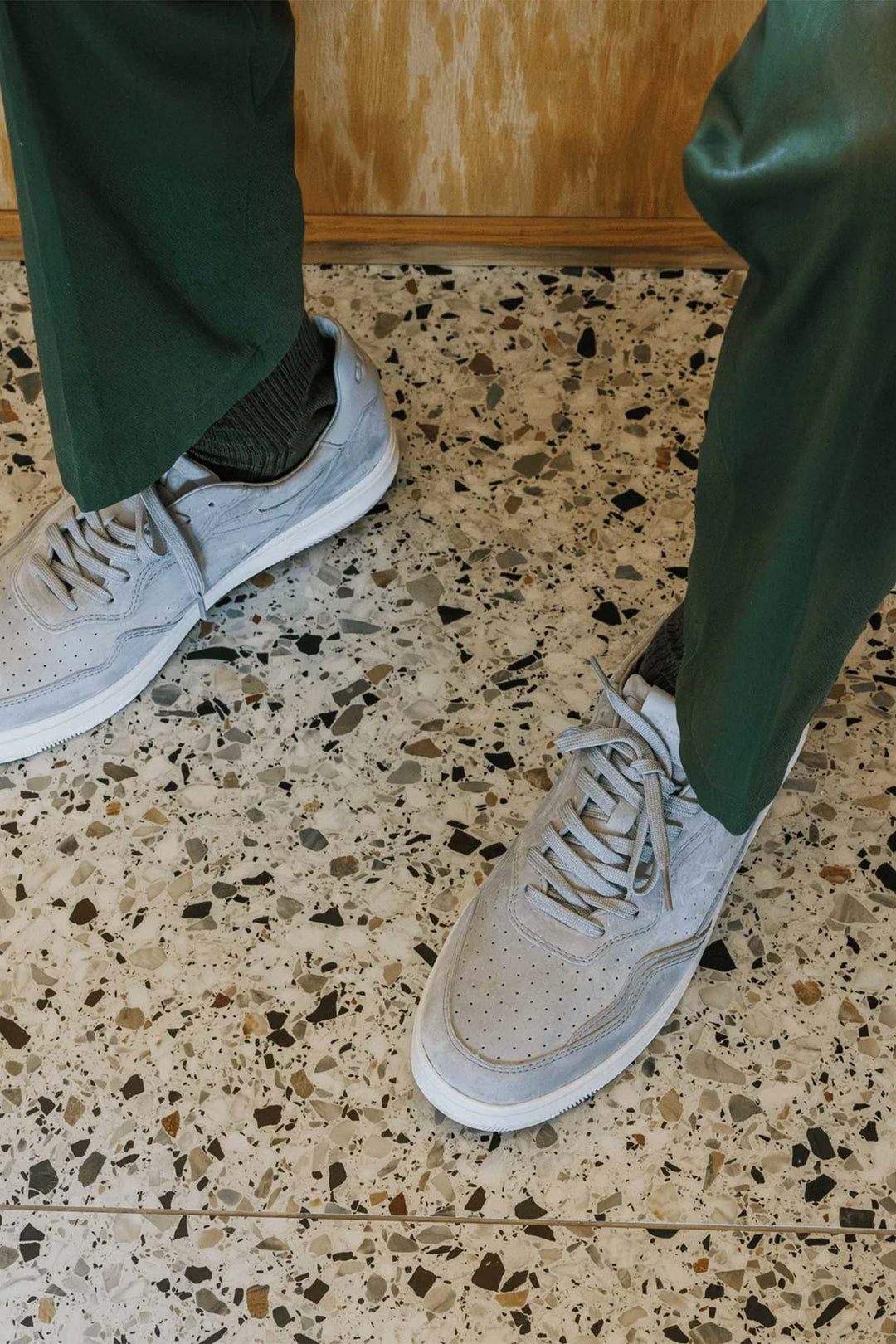 HAYWOOD Quiet Gray Suede