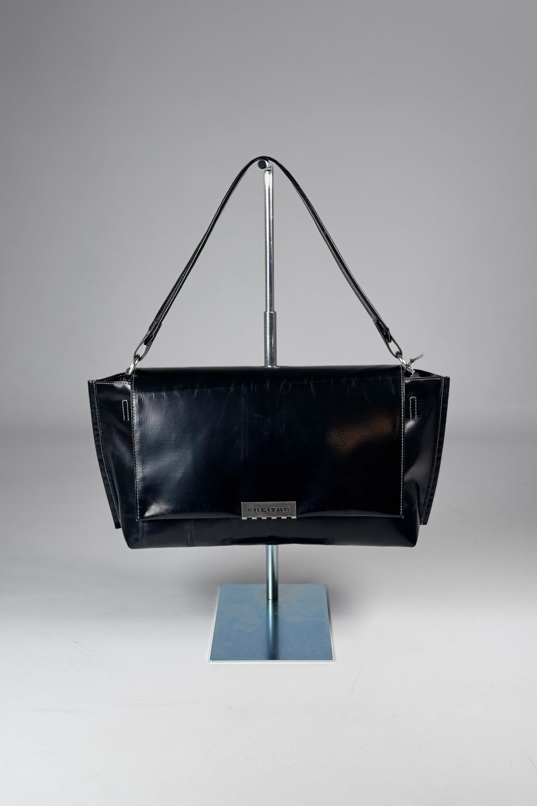 BATES R202 Crossbody