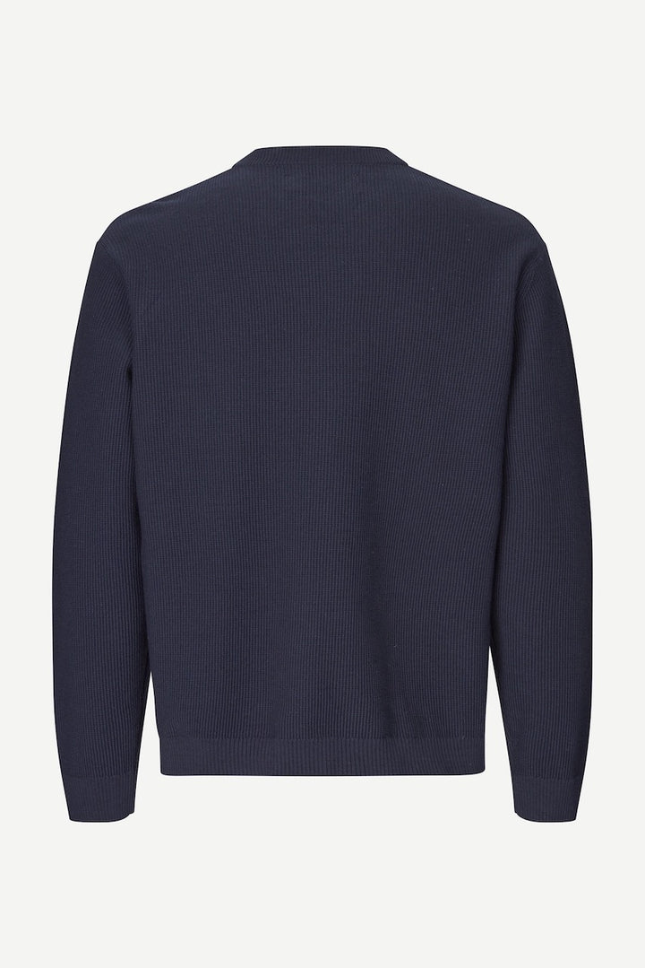 SAKLAS V-Neck salute