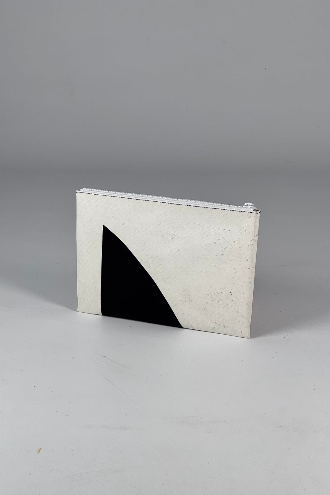 CHUCK F07 Pouch M