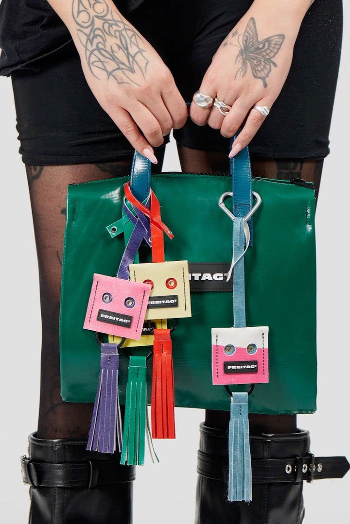 FACE F212 Anhänger