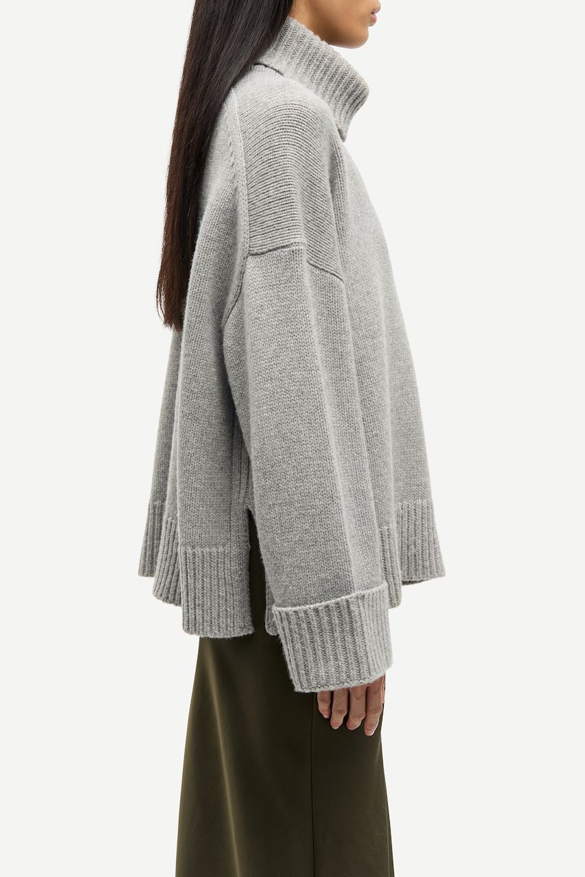 SAKEIKU Turtleneck